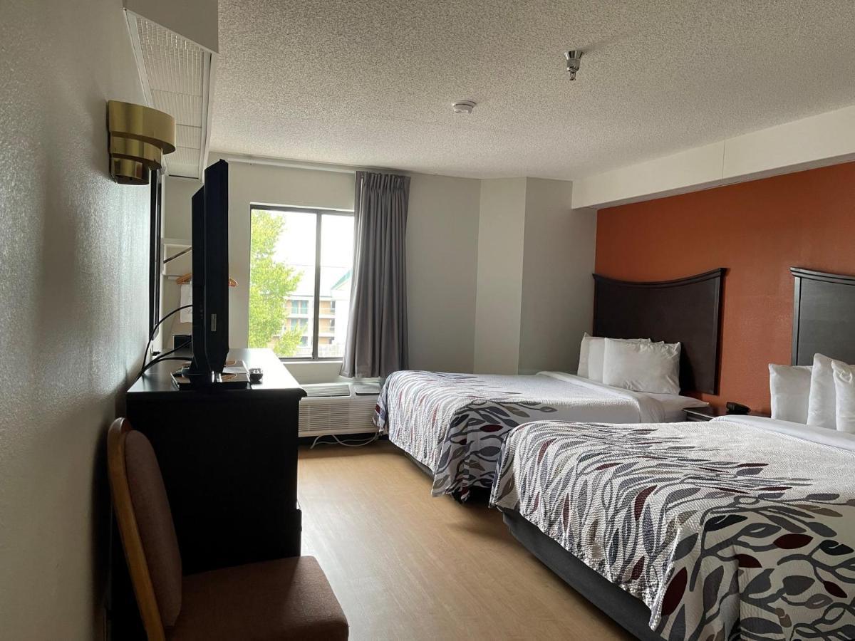 Red Roof Inn Брэнсон Экстерьер фото